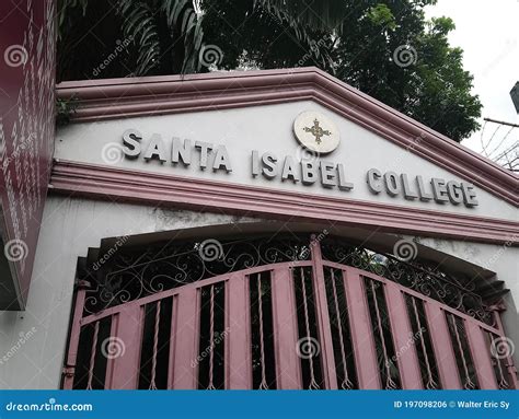 Santa Isabel College .